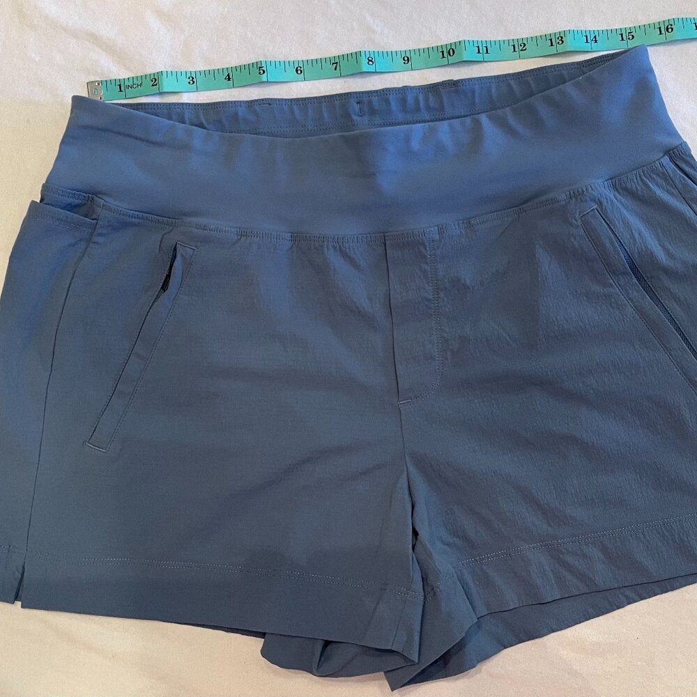 Athleta Trekkie North Short size 10 Cottage Blue